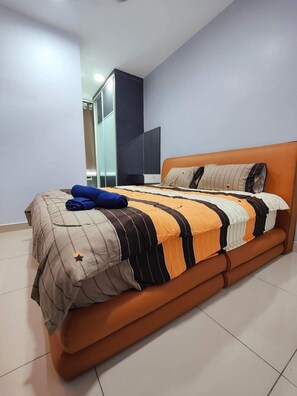 A modern bedroom with a large bed, a wardrobe, and a mirror. - JPP HOMESTAY (Johor Bahru)