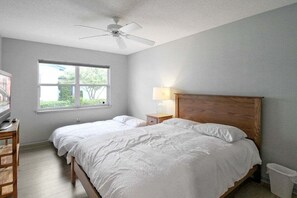 2 bedrooms, iron/ironing board, free WiFi, bed sheets - Peaceful Siesta Key condo Short stroll to #1 beach - GBB 1219 (Siesta Key)