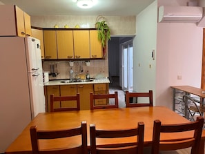 Fridge, microwave, oven, coffee/tea maker