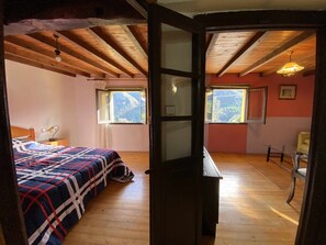 3 chambres, fer et planche à repasser, lit parapluie, draps fournis