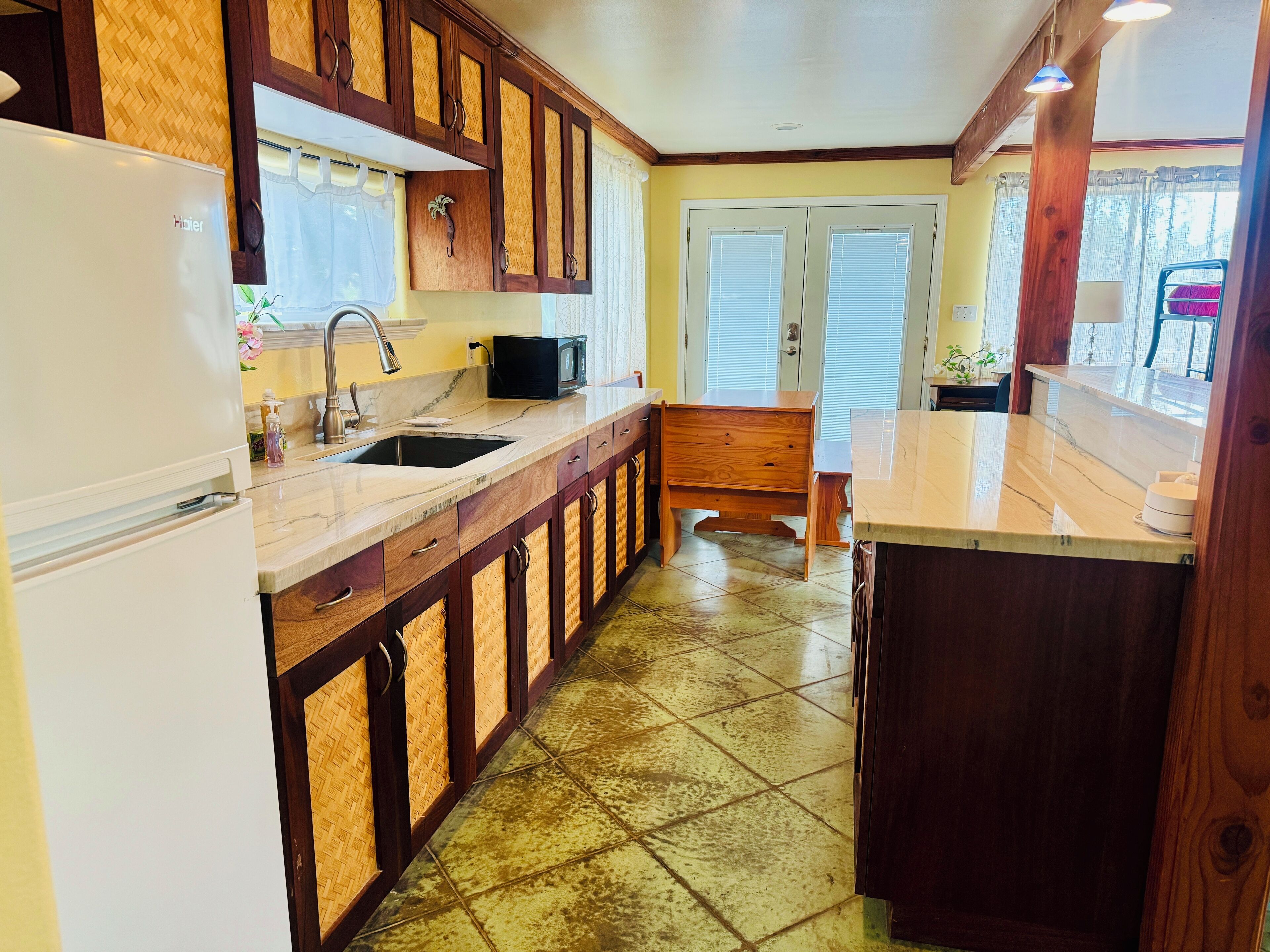 Magic Sand beach Cozy 2-bedroom Ohana in beautiful Kailua-Kona with AC, WiFi - Photo 13