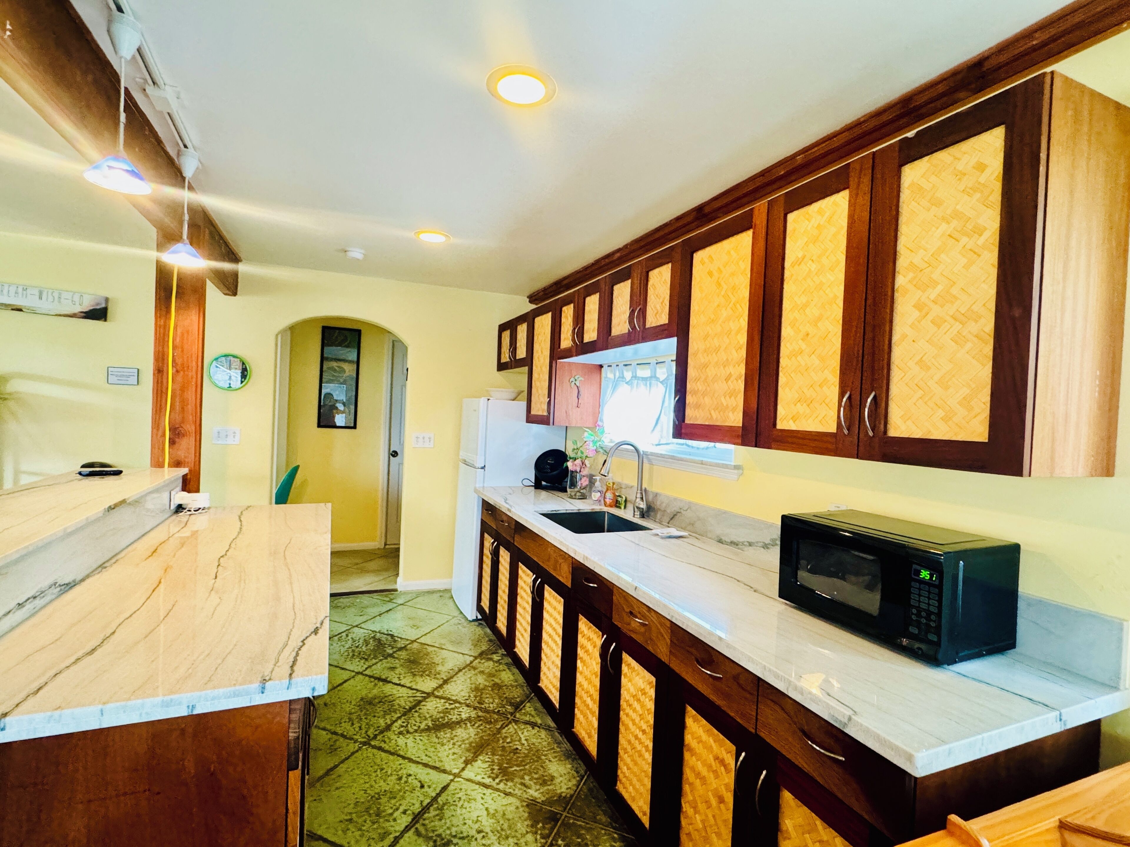 Magic Sand beach Cozy 2-bedroom Ohana in beautiful Kailua-Kona with AC, WiFi - Photo 9