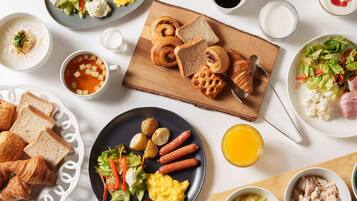 Desayuno buffet diario (JPY 1100 por persona)