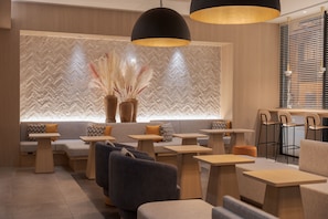 Lobby lounge - the b sapporo (Sapporo)