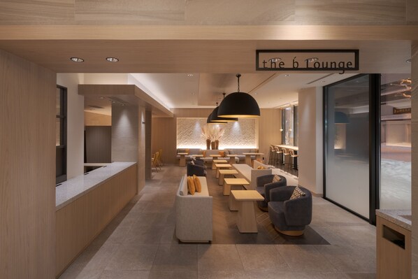 Lobby-lounge