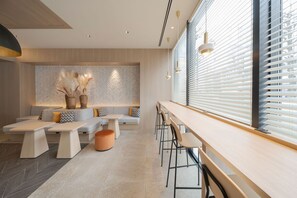 Lobby-lounge