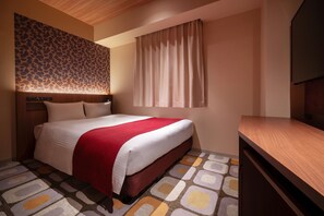 Desk, blackout curtains, free WiFi, bed sheets - the b sapporo (Sapporo)