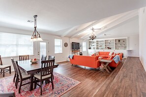 Interior - NEW! Moonlight Manor- Pool & Hot Tub- Just minutes from Downtown Waco (Robinson)