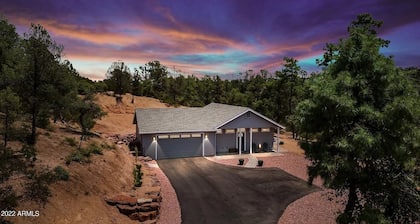 2 bedroom modern home in a private neighborhood10% weekly/15% monthly discount