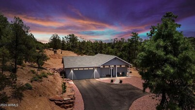 2 bedroom modern home in a private neighborhood10% weekly/15% monthly discount