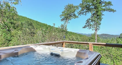 Copper Kettle Cabin A peaceful cabin, pet friendly near Hendersonville