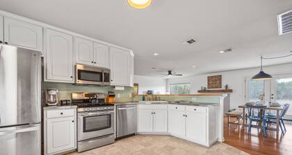 Secluded Hill Country Retreat | Family & Pet-Friendly