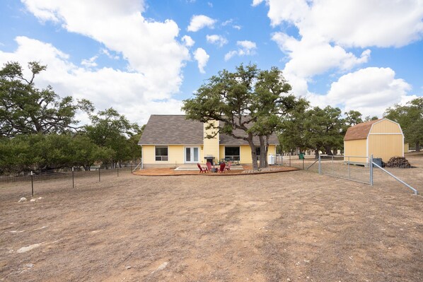 Exterior - 🌿 Private Hill Country Retreat with Fenced Yard + Fire Pit | Pet Friendly | Heritage House 🌄 (Dripping Springs)