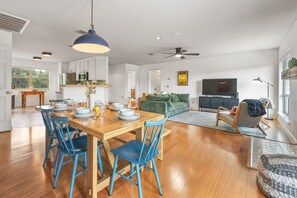 Interior - 🌿 Private Hill Country Retreat with Fenced Yard + Fire Pit | Pet Friendly | Heritage House 🌄 (Dripping Springs)