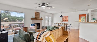 🌿 Private Hill Country Retreat with Fenced Yard + Fire Pit | Pet Friendly | Heritage House 🌄
