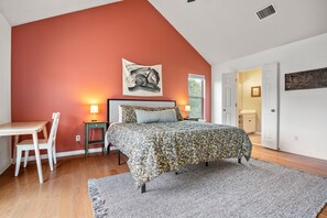 3 bedrooms, desk, iron/ironing board, free WiFi - 🌿 Private Hill Country Retreat with Fenced Yard + Fire Pit | Pet Friendly | Heritage House 🌄 (Dripping Springs)