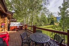 屋外ダイニングエリア