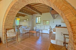 Televisión, chimenea