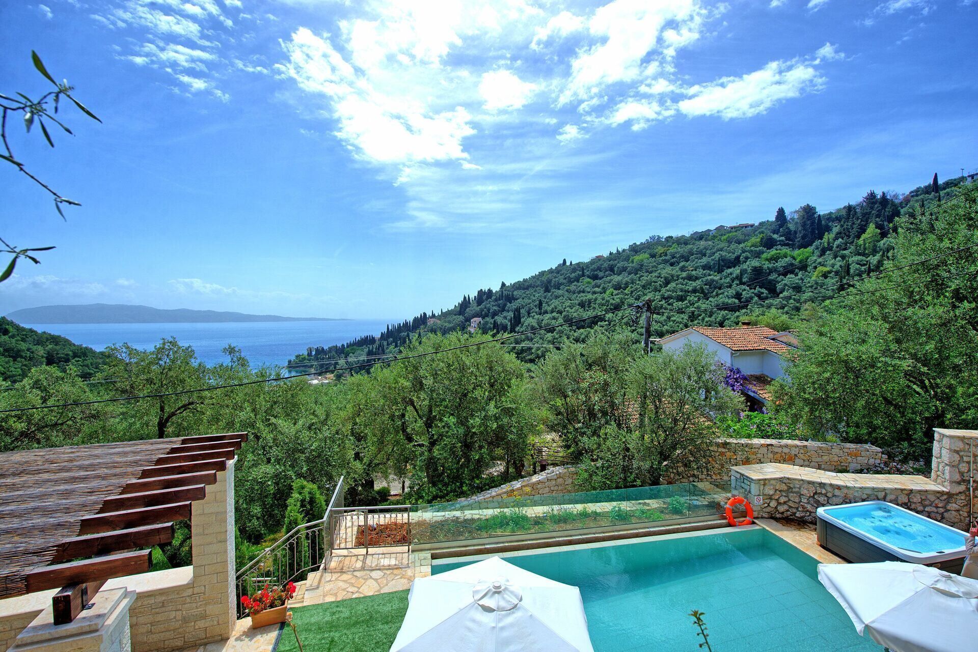 Een verwarmd zwembad