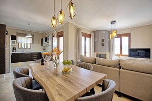 Dining - Villa Kostantina - Kalívai ,Crete (Kalivai)