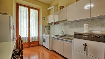 Réfrigérateur, micro-ondes, four, lave-vaisselle