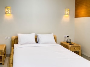 Deluxe Room | Bed sheets - Candra Loka Studio & Apartment by The Loka (Denpasar)