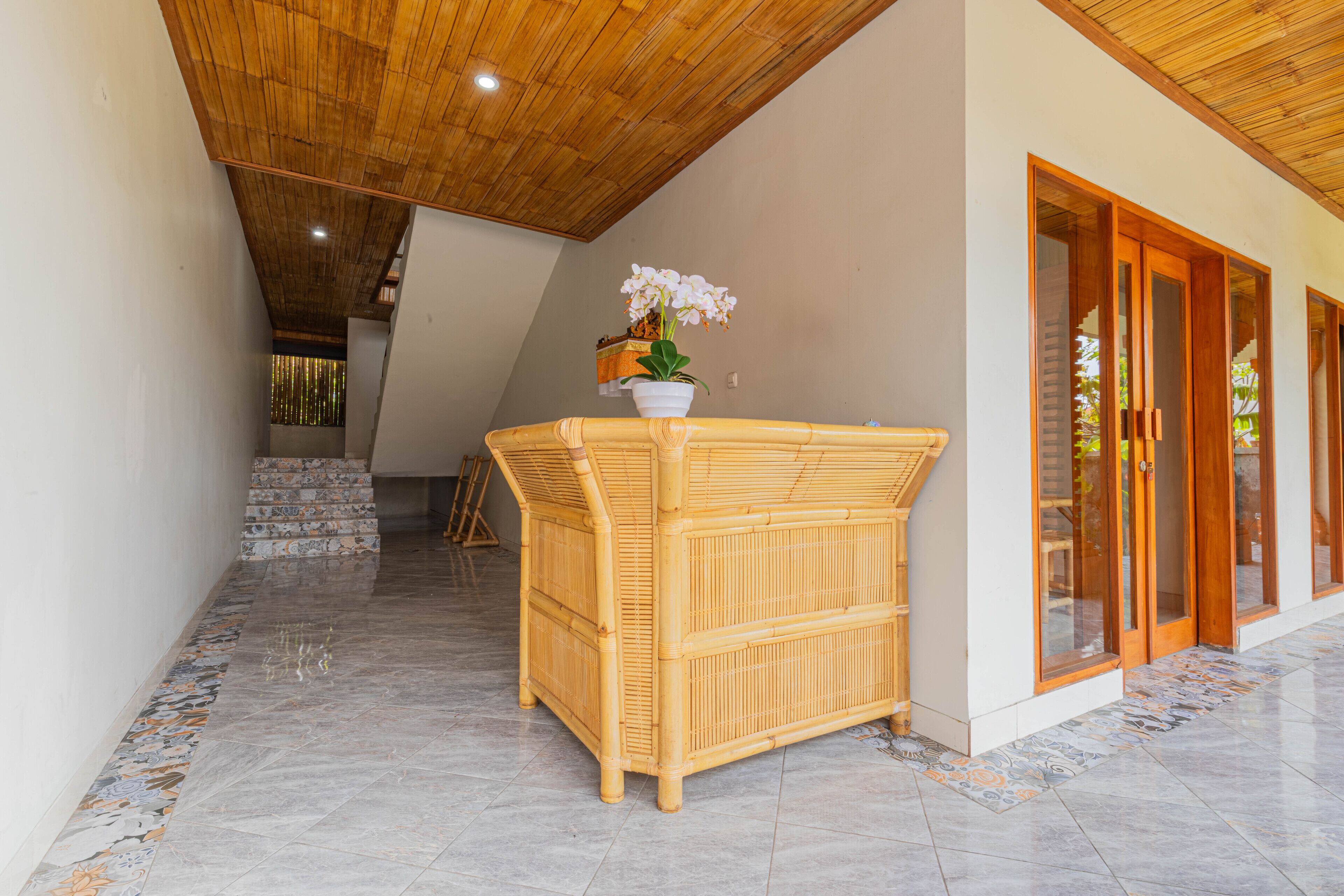 ฝ่ายต้อนรับ