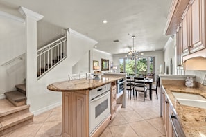 Fridge, microwave, oven, stovetop - Avanti Villa | Rooftop Deck, Walk to Siesta Key Beach & Village, Canal Access (Sarasota)