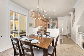 Dining - Avanti Villa | Rooftop Deck, Walk to Siesta Key Beach & Village, Canal Access (Sarasota)