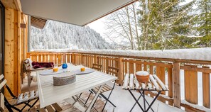 Outdoor dining - LES FREINETS - D303 (CHATEL)