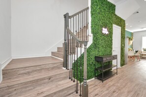 Interior - Three bedroom, 3.5 bathroom townhome 10 mins from Houston Hobby airport. (Houston)