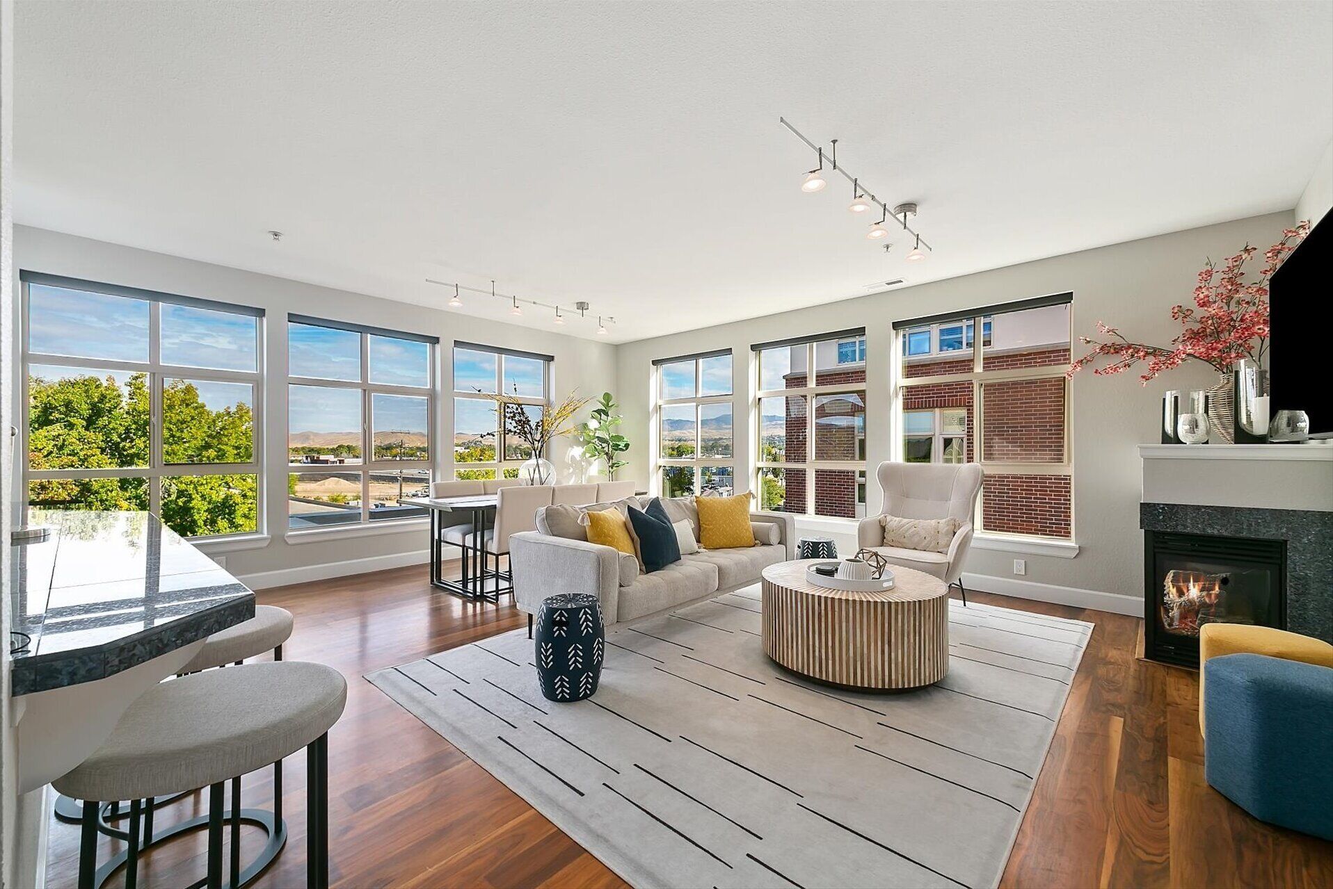 #HabitueHomes - CitySide Serenity - Downtown! Views!