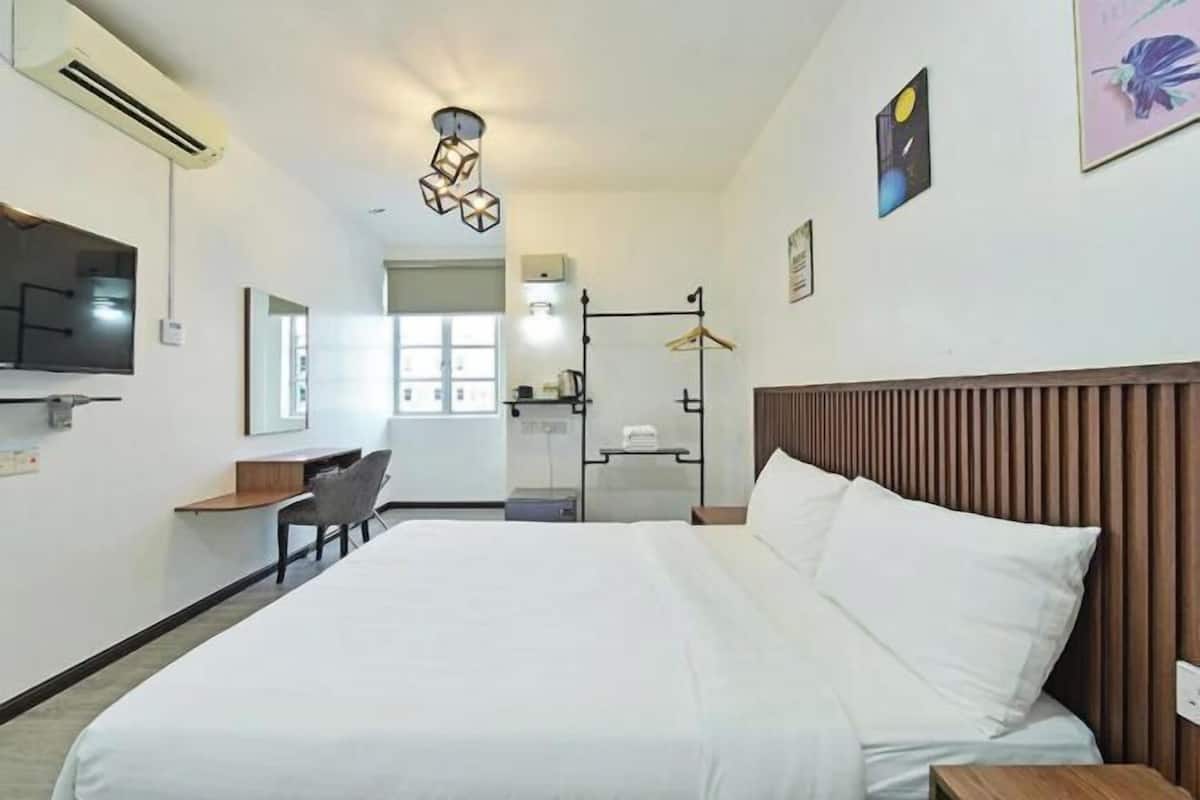 1 slaapkamer, een strijkplank/strijkijzer, beddengoed