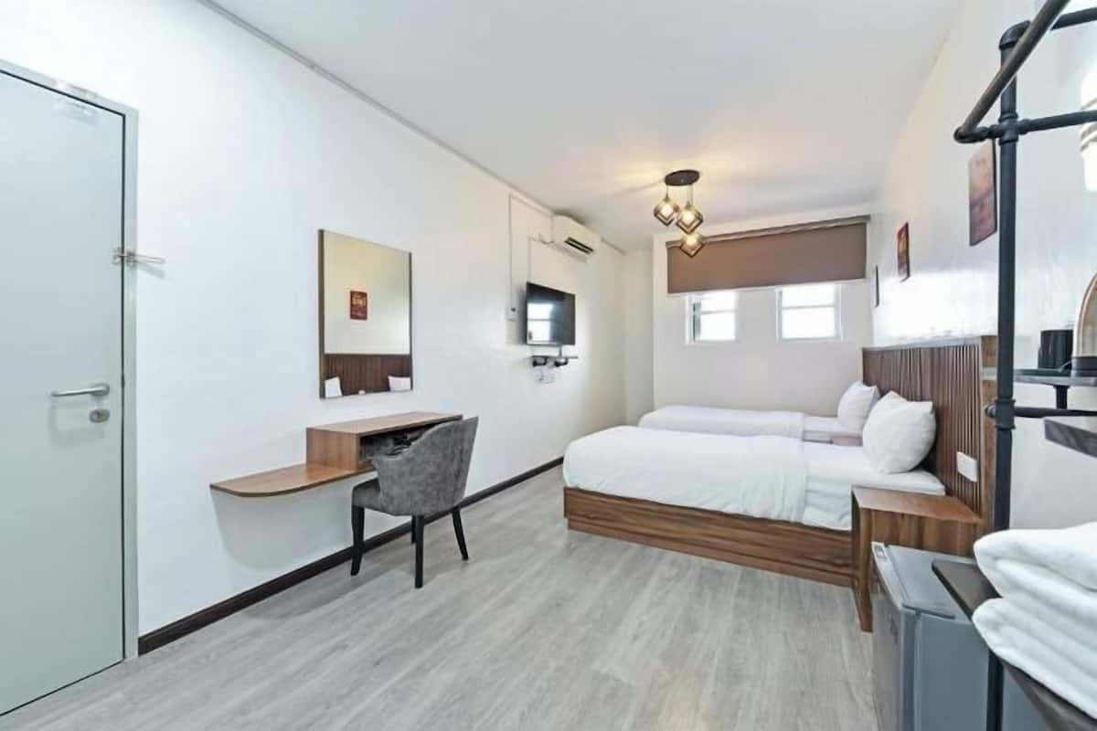 1 slaapkamer, een strijkplank/strijkijzer, beddengoed