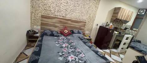 1 habitación, tabla de planchar con plancha, wifi y ropa de cama