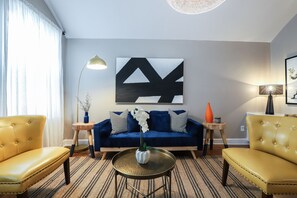 Living area - The Montrose Standard! Luxury Home, Near All 2BR+2 (Houston)