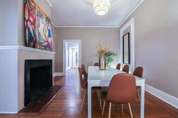 Dining - The Montrose Standard! Luxury Home, Near All 2BR+2 (Houston)
