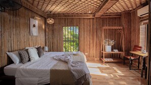Kamar Double Tradisional | Meja kerja, ruang kerja ramah laptop, kedap suara, dan Wi-Fi gratis