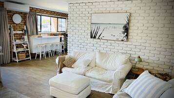 Departamento estándar, vista al canal | 2 habitaciones y wifi gratis