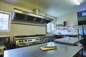 House - De Jister Groepshuis aan het Water Voor 30-62 Personen (Nes)