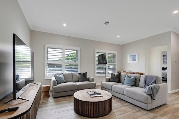 Paradise on Prince | Sleek & Stylish, Dog Friendly