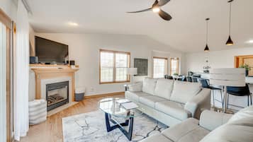 TV, fireplace, table tennis, stereo