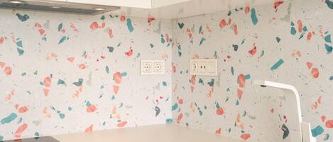 Frigorífico, microondas, horno y lavavajillas