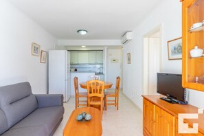 TV - Zafiro 211B - Grupo Turis - Calpe, Costa Blanca (Calpe)