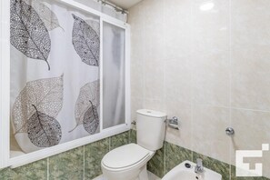 Badkar, bidé och handdukar