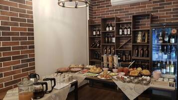 Café da manhã com buffet grátis todos os dias