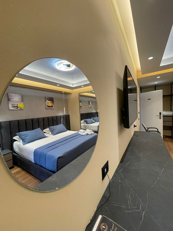 Deluxe Double Room | Soundproofing, iron/ironing board, free WiFi, bed sheets