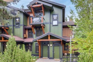 Unclassified image, 2 of 22, button - Mammoth Lakes Condo w/ Fireplace: Near Skiing! (Mammoth Lakes)