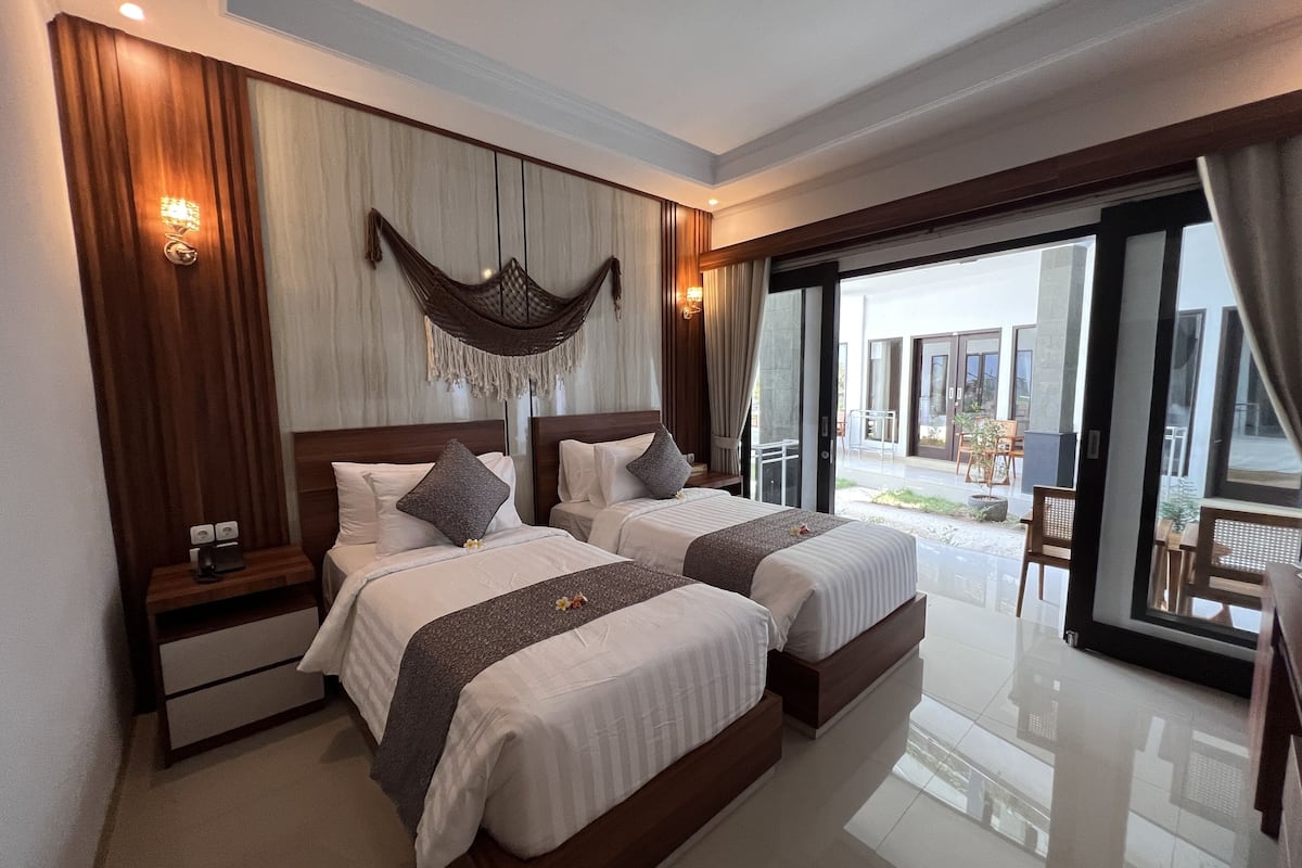 Double or Twin Room, 2 Single Beds | Minibar, desk, laptop workspace, free WiFi