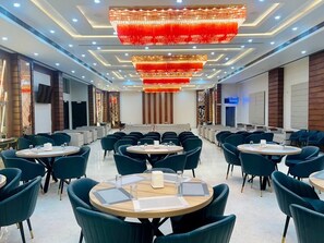 Restaurant - R G Bilkha Hotel And Resorts (Alwar)